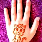 بچوں کے لیے سرفہرست کارٹون اور سادہ مہندی ڈیزائن: وہ صرف ان سے پیار کرتے ہیں!