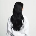 سفید بالوں کو الوداع کہیں: 6 قدرتی علاج جو واقعی کام کرتے ہیں