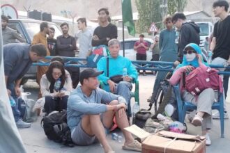 ہمیں چین جانے دو” — چینی شہریوں کا احتجاج، گلگت کے تاجروں نے پاک چین بارڈر بند کر دیا