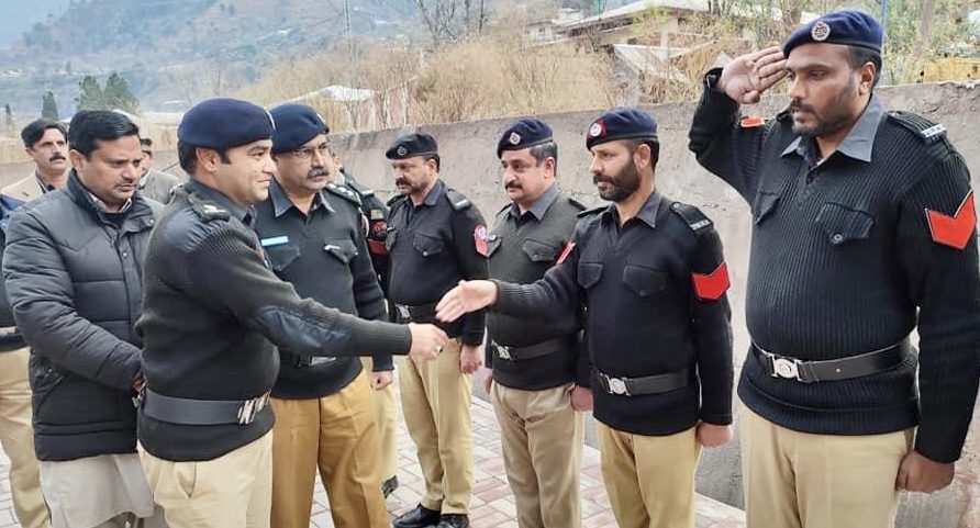 Newly appointed SP District Jhelum Valley Khurram Iqbal took regular charge - Chinar Kashmir News
