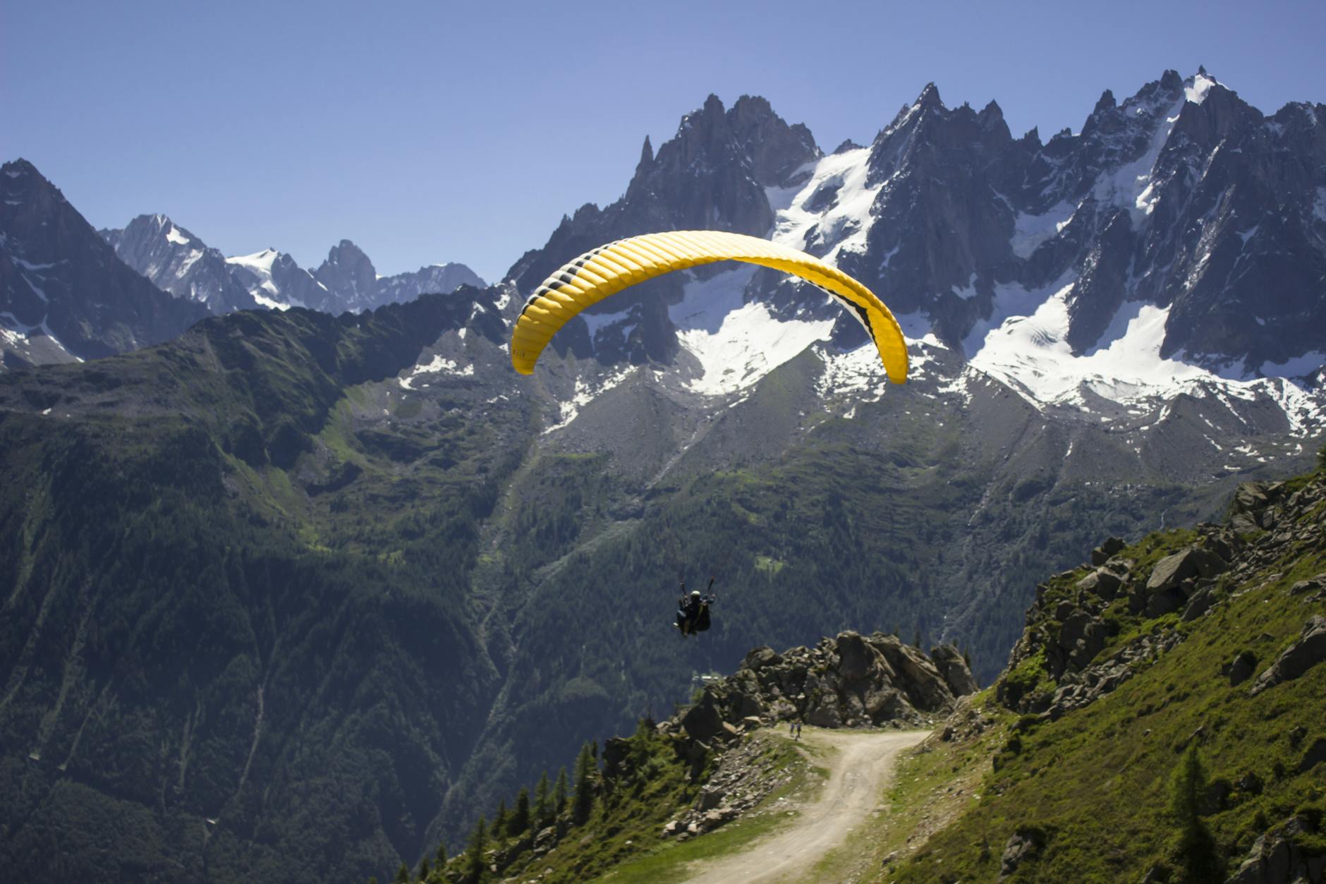 Azad Kashmir Signs MoU to Boost Adventure Tourism with Paragliding Festival