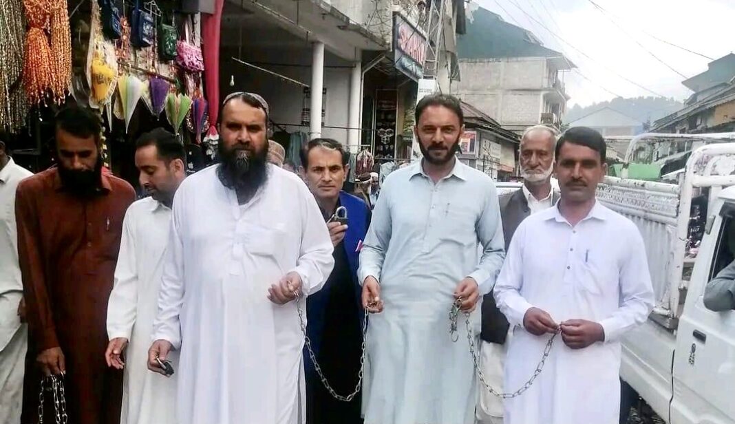 Trarkhel Traders’ Association President Gives Ultimatum to Government Offices in Tarakhel; Locks Purchased for Closures