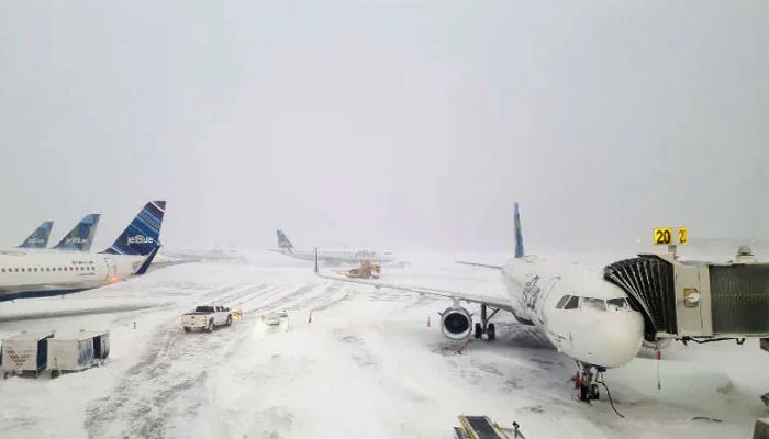 Severe Winter Weather Grips Central and Northern States of America, Disrupting Daily Life