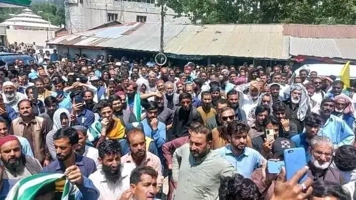 Protestors in Palandri Demand Release of Detained Kashmiri Leaders