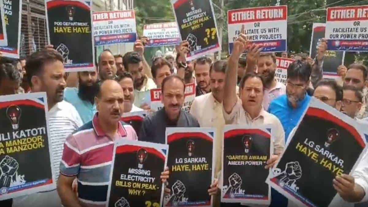 Protests Continue Across Srinagar Against Arbitrary Hike in Electricity Bills
