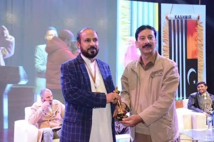 President of Human Rights Council of Pakistan (AJK), Ishtiaq Ahmed Qureshi, presenting an award to Shoukat Nawaz Mir, member of the Joint Awami Action Committee, for his effective and consistent advocacy for the fundamental human rights of the Kashmiri people.