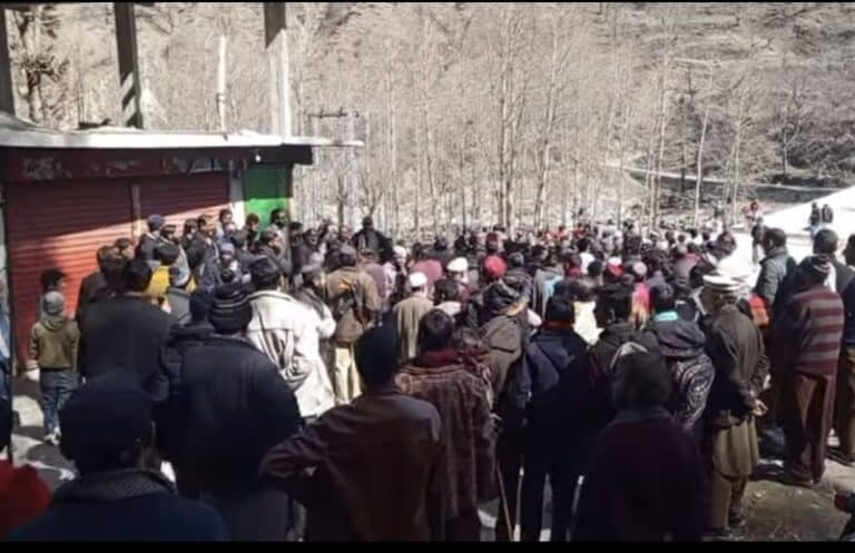 Protests Erupt in Leepa Valley Against Prolonged Load-Shedding