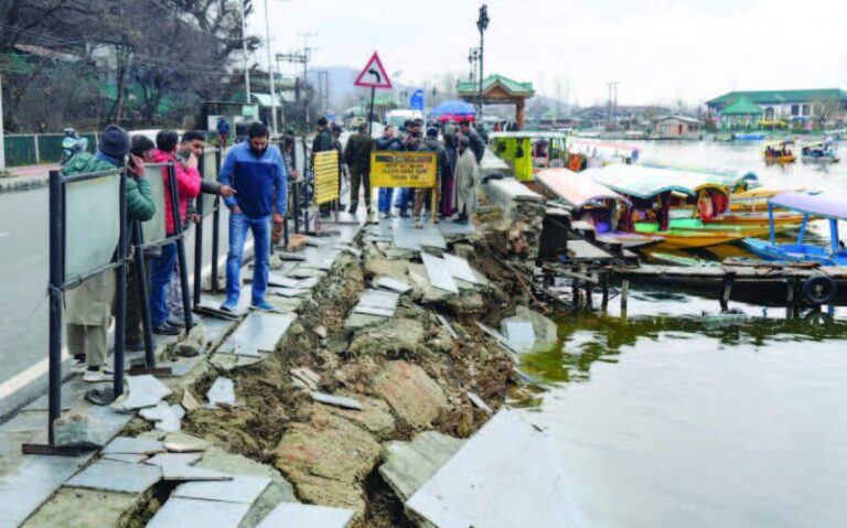 Srinagar Smart City Infrastructure at Risk as Footpath Collapses into Dal Lake