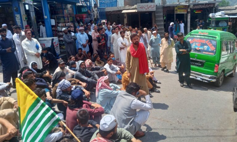 Residents of Abbaspur Protest Delayed Road Construction Despite Tender Approval