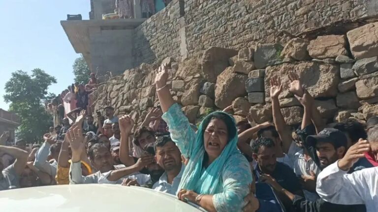 43 Years, Then Exile: The Heartbreaking Deportation of Kashmir’s Divided Families