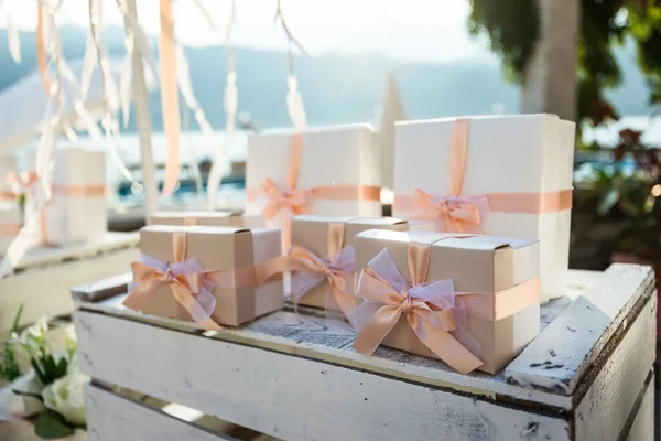 Wedding Gift Ideas for Friends: Thoughtful and Unique Suggestions for Every Budget