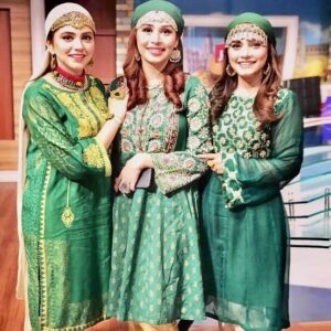 Nowadays, some Kashmiri pherans and dresses are sold in markets with altered basic colors like green, but the traditional and authentic color of the Kashmiri pheran is red.