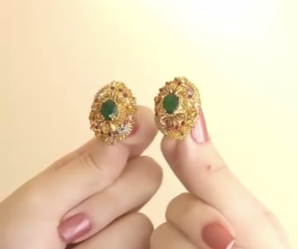 Gold Tops: The Ultimate Guide to Trending Designs, Styles, and Cultural Significance in 2025