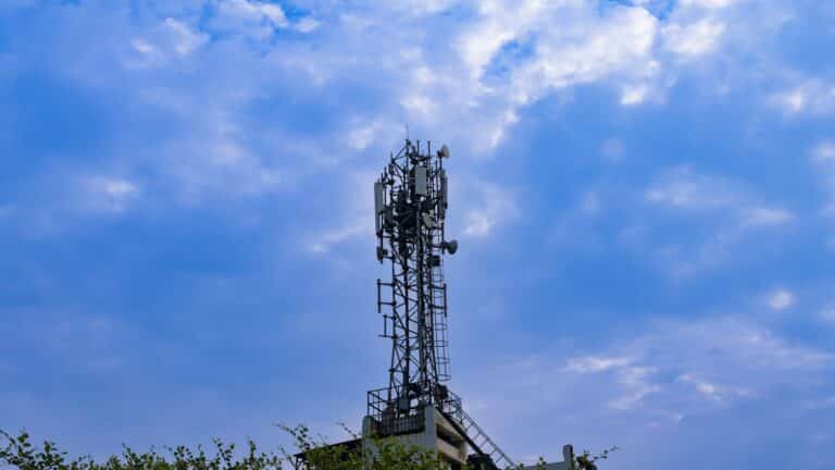 Cellular Service Crisis in Azad Kashmir: Franchise Sales Suspended Amid Poor Connectivity