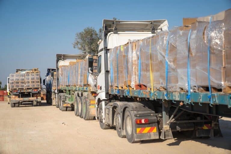 Israel Accuses UN of Blocking Aid to Gaza, Despite 950 Trucks Waiting at Border
