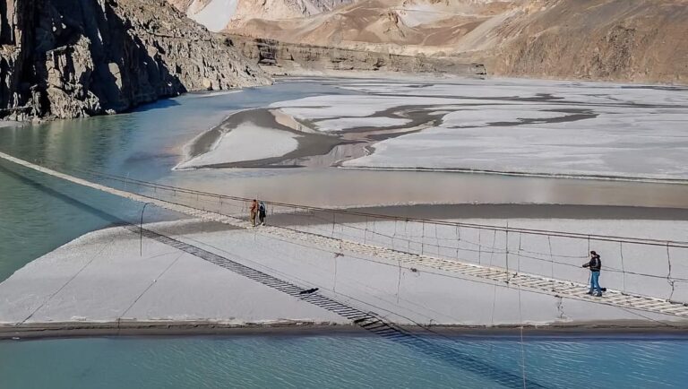 Hunza Valley Travel Guide 2025: Best Hotels, Local Food, and the Politics of Tourism