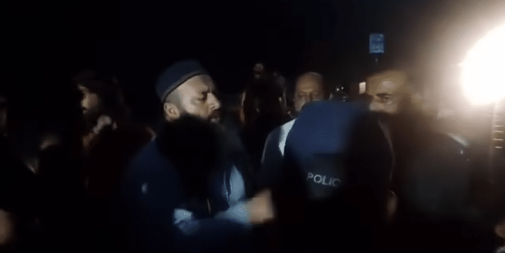 Kohala Road Blocked in Protest Over Police Station Suspensions in Liquor Case