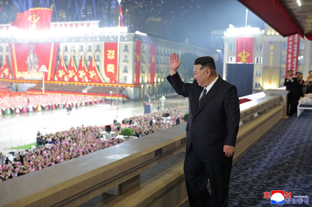 Kim Reviews Grand Military Parade; Hwasong-20 ICBM Unveiled Before Foreign Guests