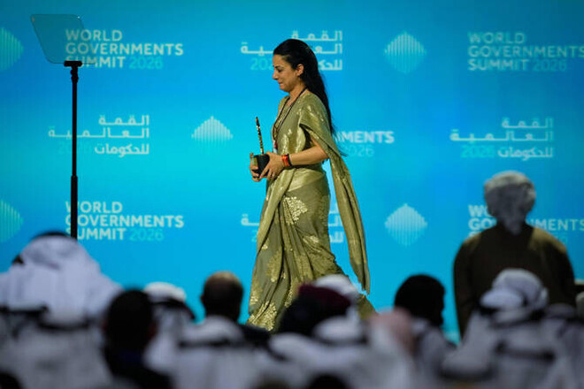 Rubal Nagi receives the $1 million Global Teacher Prize in Dubai for her contributions to education and community development. (Photo: AP)