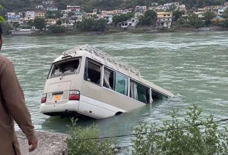 Eid Eve Horror in Muzaffarabad: Driver Drives Coaster into Jhelum River After Alleged Assault by Traffic Police; Protests Erupt