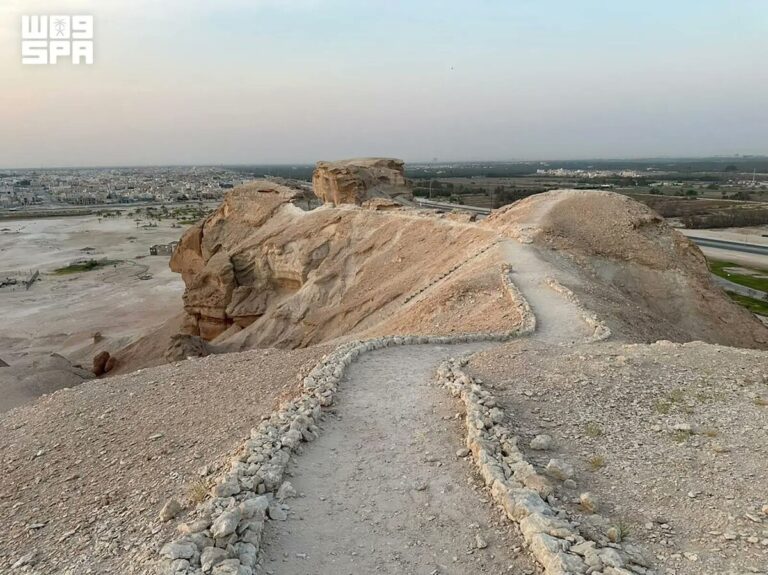 Saudi Arabia Develops Over 120 Hiking Trails to Enhance Safety and Regulation